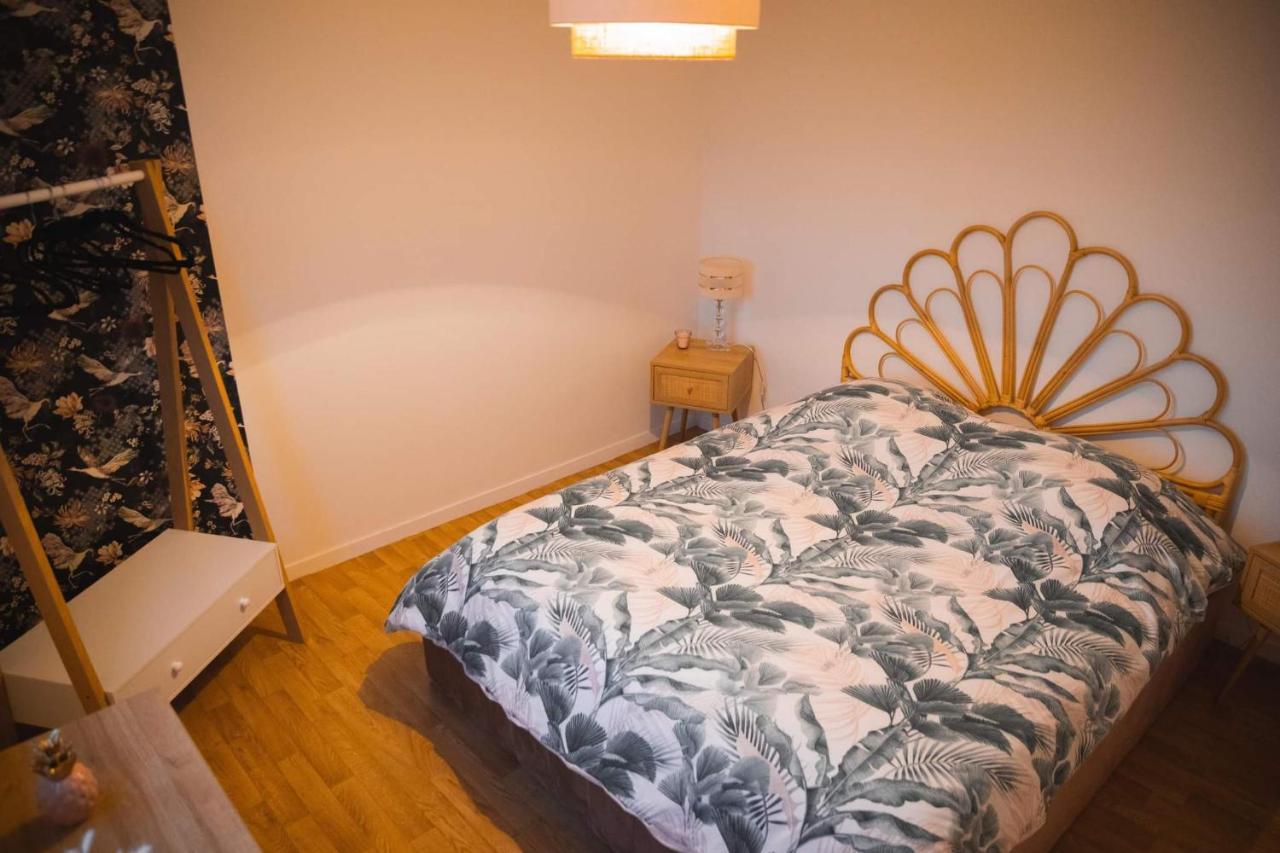 Apartamento Au Reflet Du Pont La Rivière-Saint-Sauveur Exterior foto